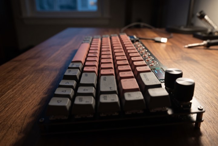 A Lagom with dusty rose keycaps photographed at dusk